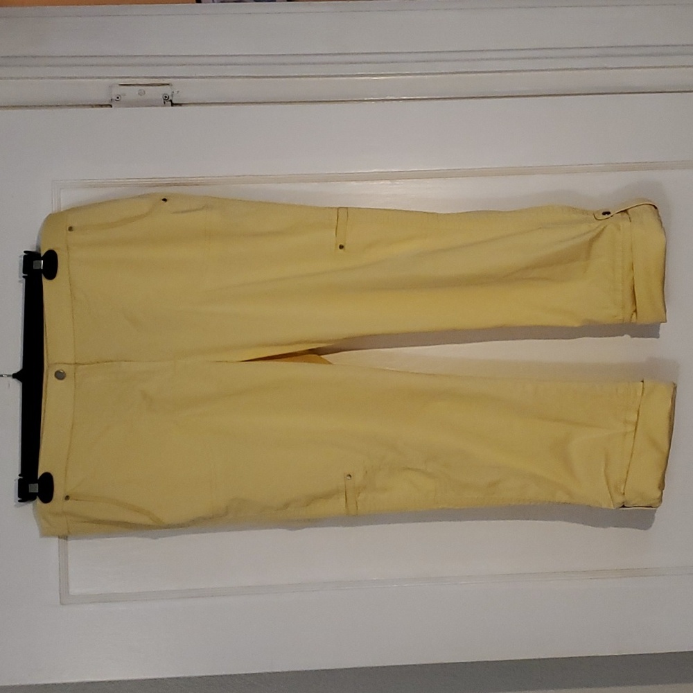 Chico's size 2.5 white yellow Capri pants